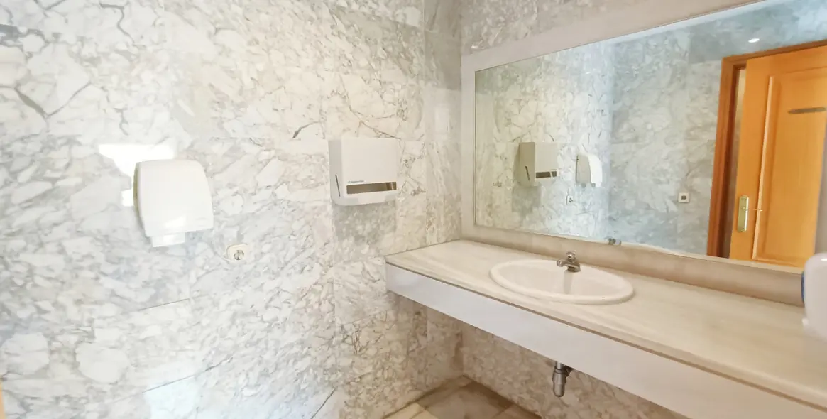 Long-term rent of office in Puerto Banús 19