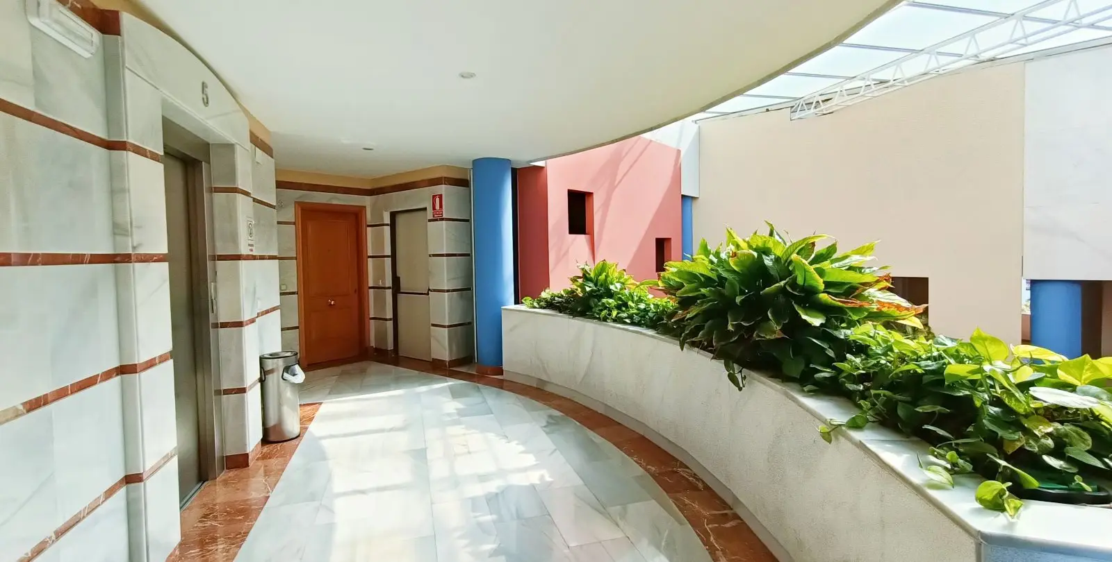 Sale of office in Puerto Banús 21