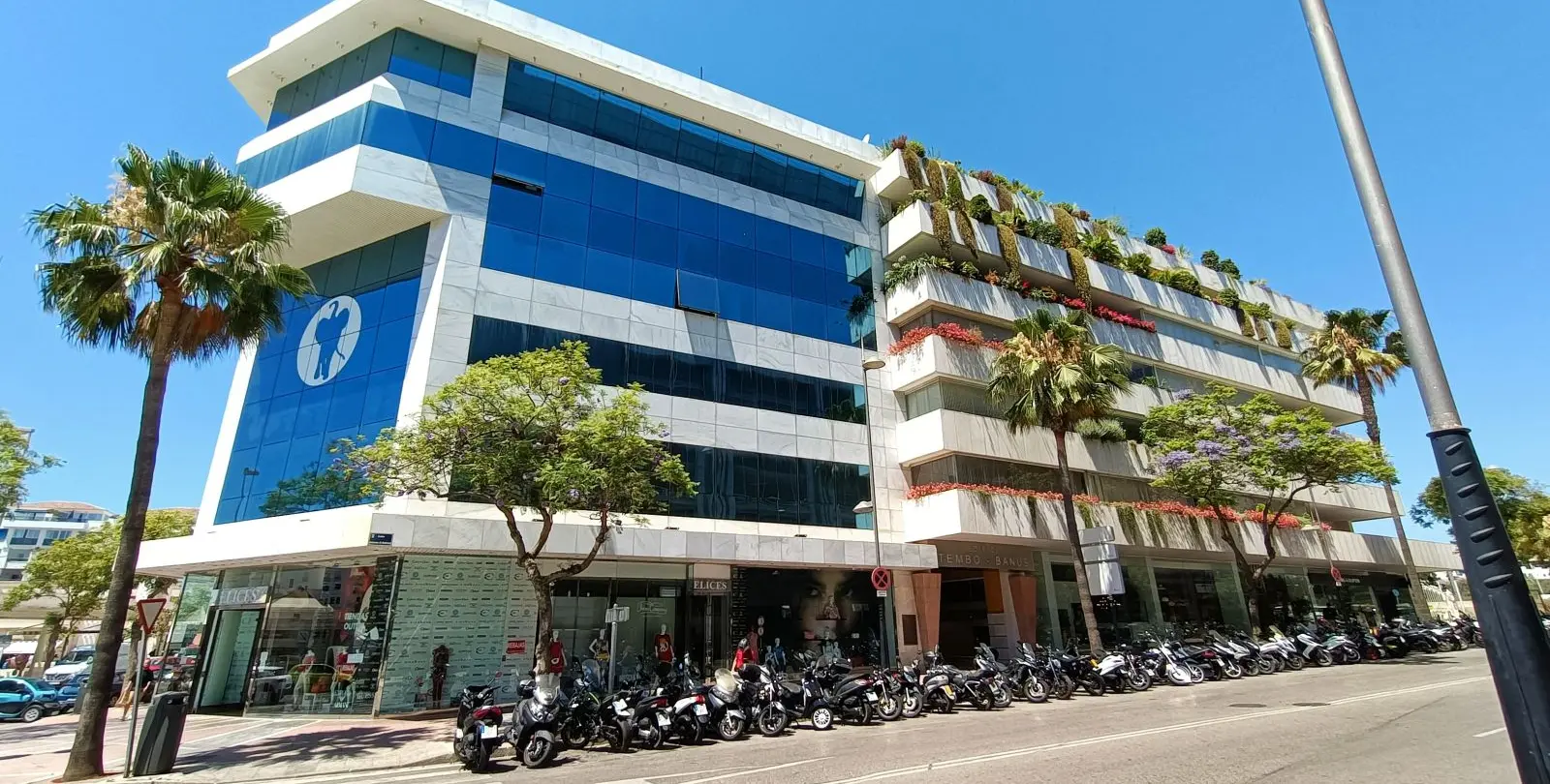Sale of office in Puerto Banús 26