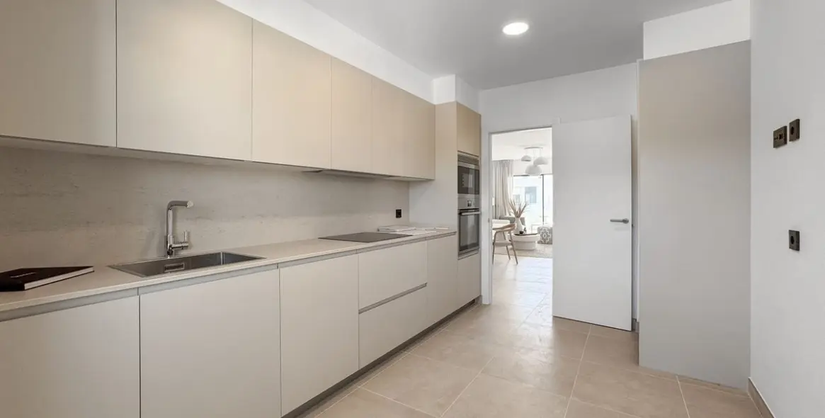 Продажа апартаментов на первом этаже в Casares Playa 13