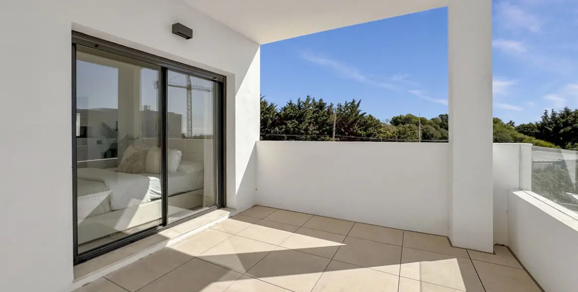 Продажа апартаментов на первом этаже в Casares Playa 30