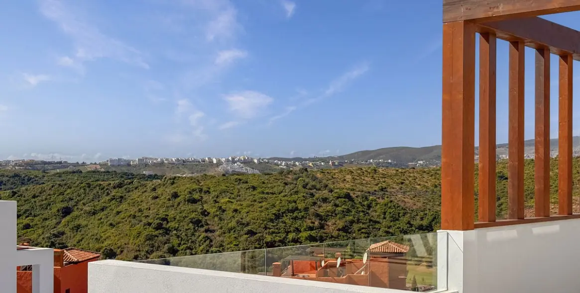 Продажа апартаментов на первом этаже в Casares Playa 32