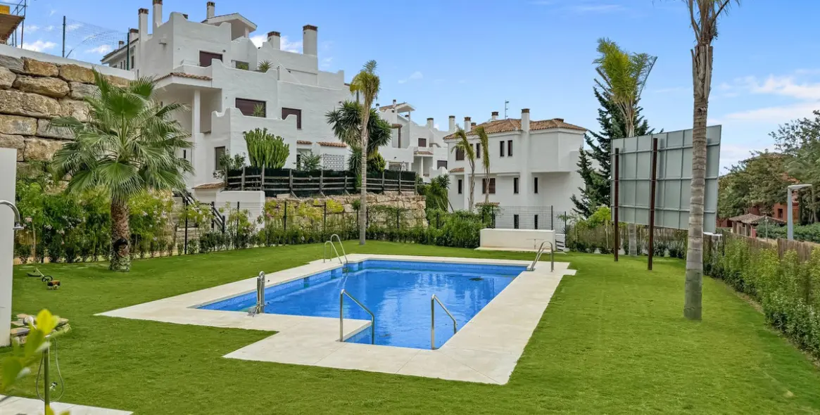 Продажа апартаментов на первом этаже в Casares Playa 40