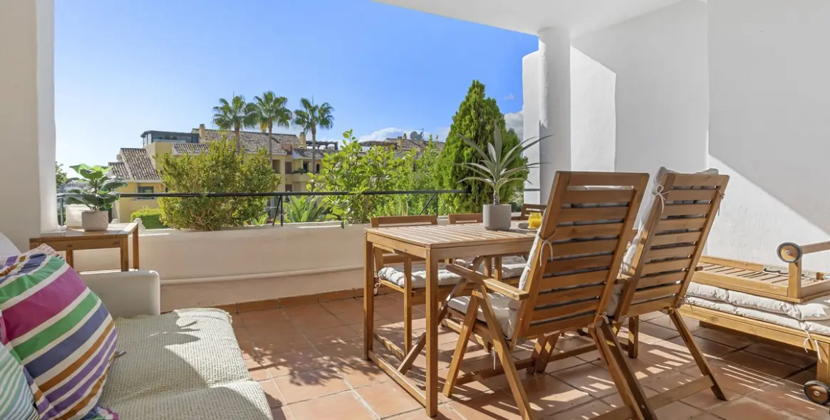 Продажа апартаментов на среднем этаже в Bel Air 3