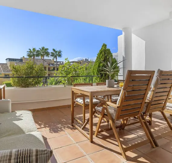 Продажа апартаментов на среднем этаже в Bel Air