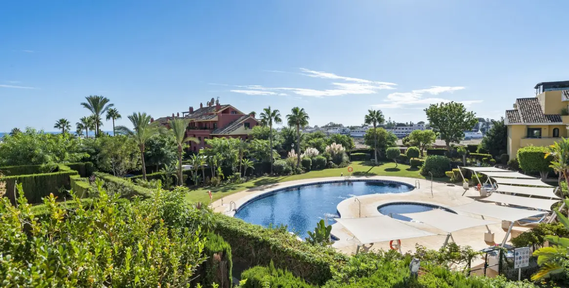 Продажа апартаментов на среднем этаже в Bel Air 5