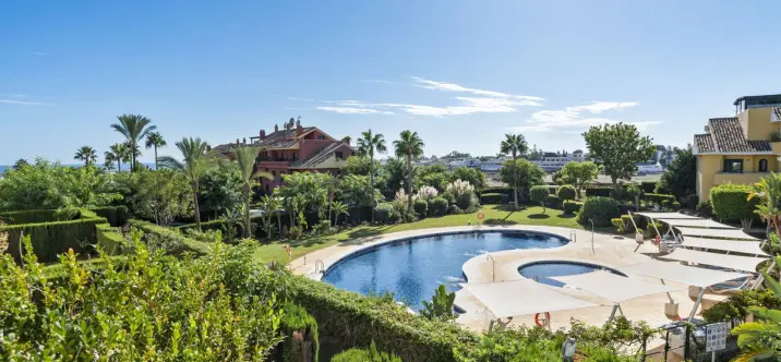 Продажа апартаментов на среднем этаже в Bel Air 4