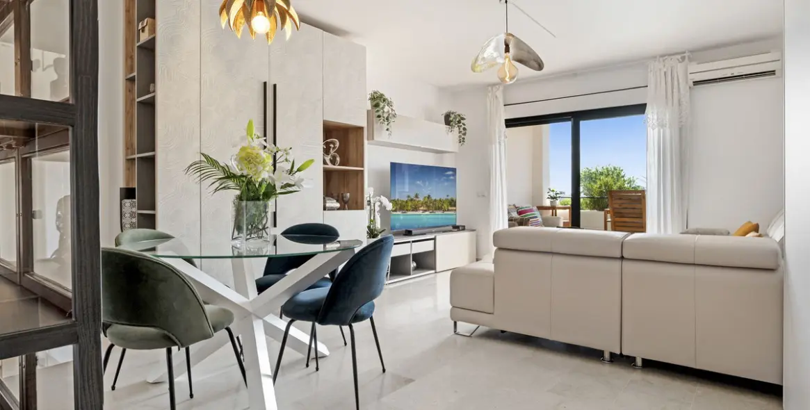 Продажа апартаментов на среднем этаже в Bel Air 7