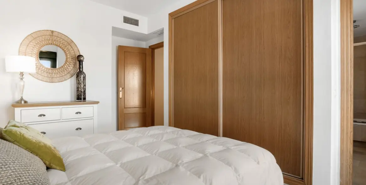 Продажа апартаментов на среднем этаже в Bel Air 13