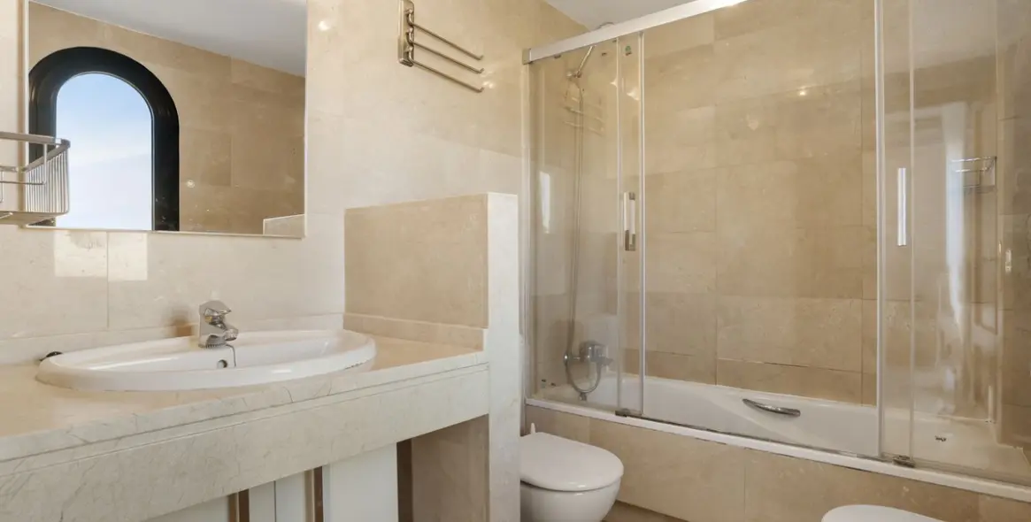 Продажа апартаментов на среднем этаже в Bel Air 14