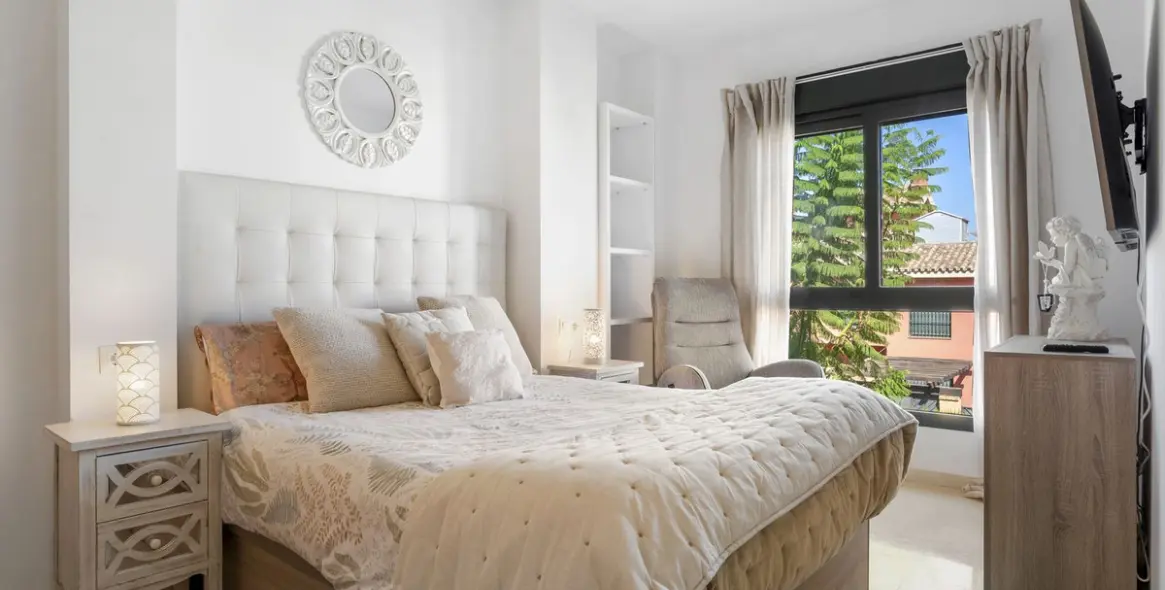 Продажа апартаментов на среднем этаже в Bel Air 16