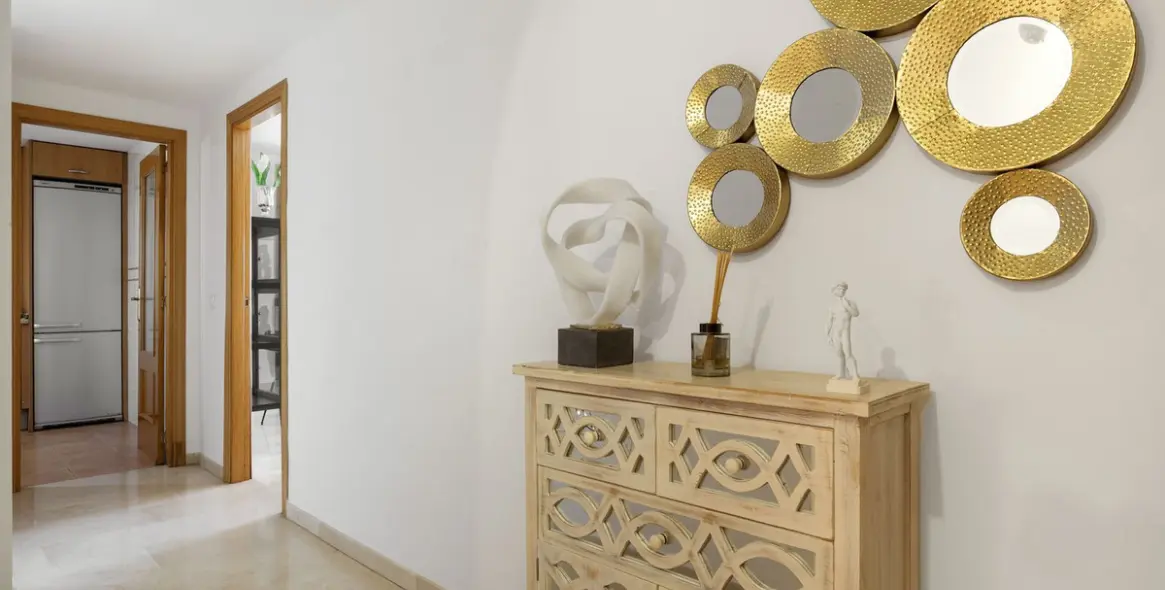 Продажа апартаментов на среднем этаже в Bel Air 19