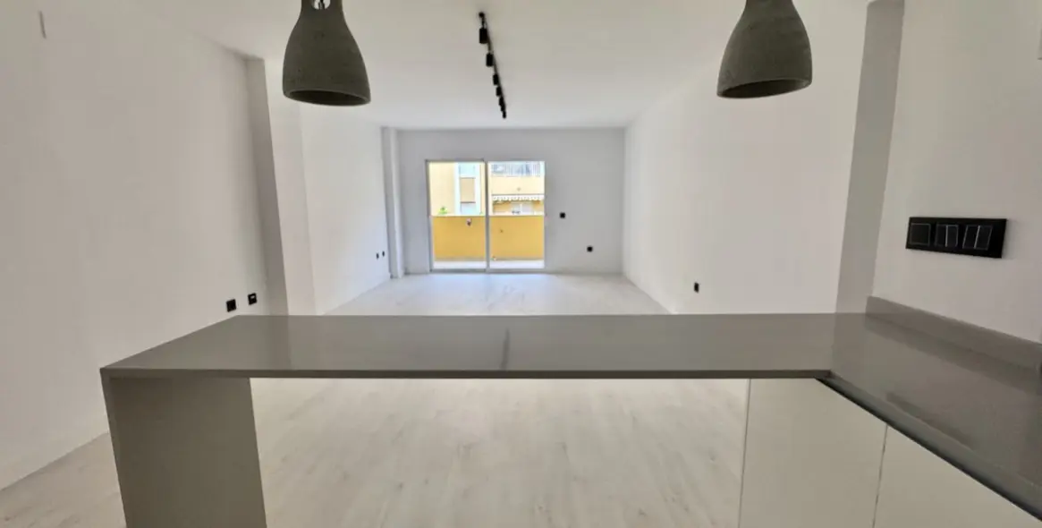 Продажа апартаментов на среднем этаже в Teatinos 6