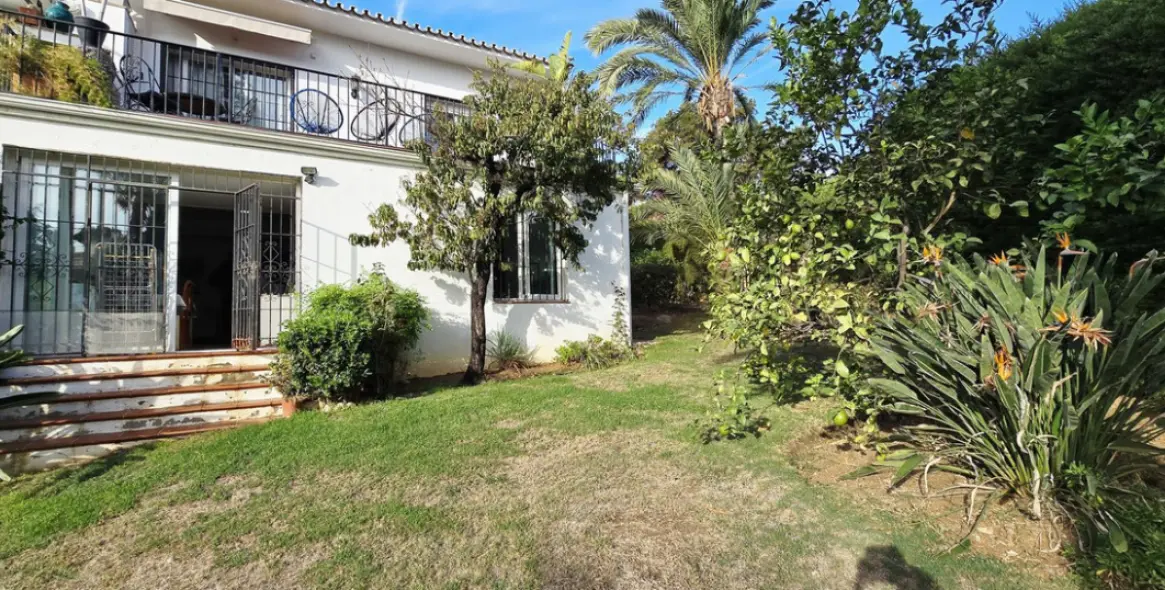 Sale of ground floor apartment in Nueva Andalucía 2
