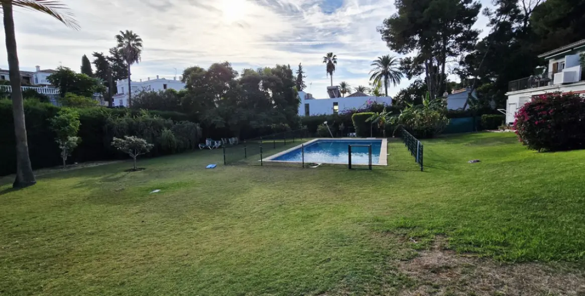 Sale of ground floor apartment in Nueva Andalucía 15