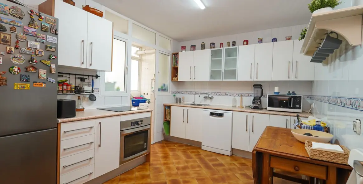 Sale of middle floor apartment in Málaga Centro 4