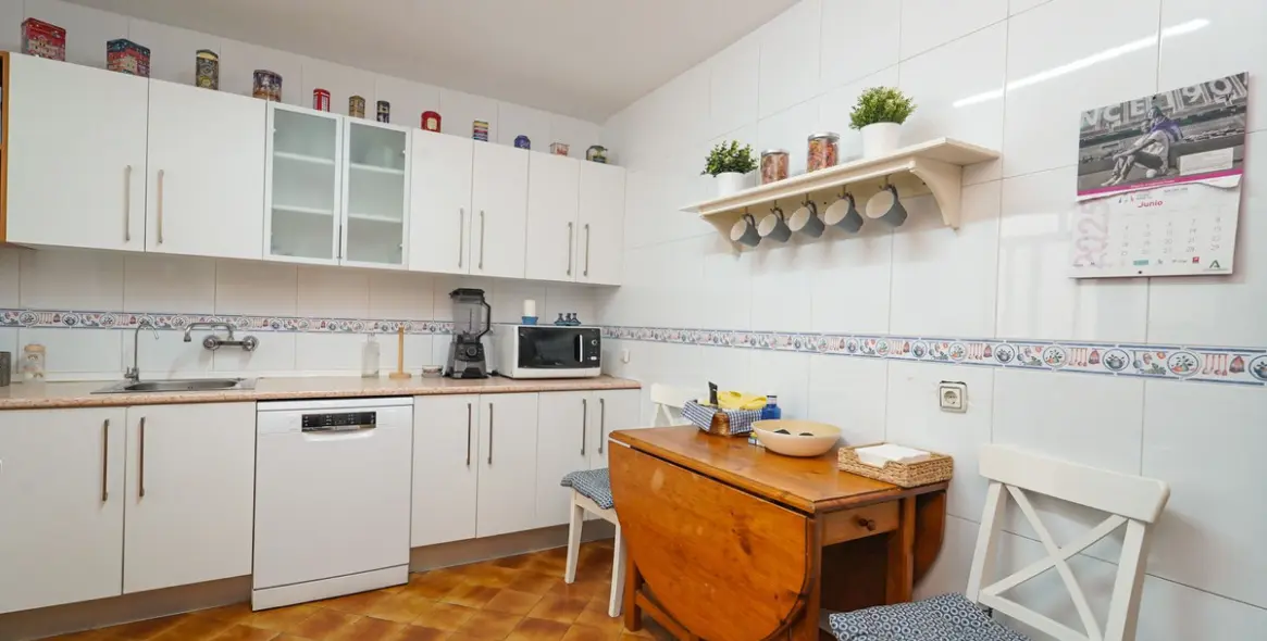 Sale of middle floor apartment in Málaga Centro 5