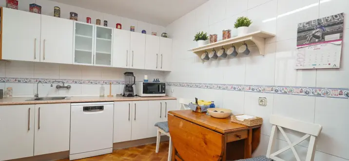 Sale of middle floor apartment in Málaga Centro 4