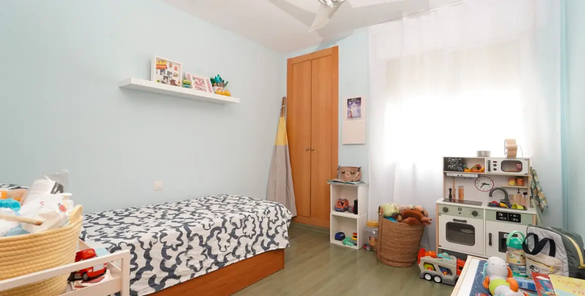 Sale of middle floor apartment in Málaga Centro 11
