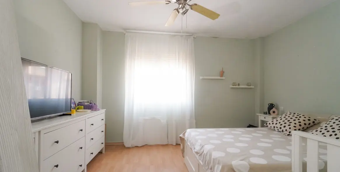 Sale of middle floor apartment in Málaga Centro 12