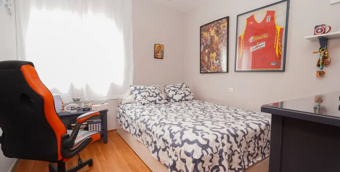 Sale of middle floor apartment in Málaga Centro 17