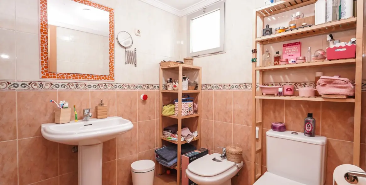 Sale of middle floor apartment in Málaga Centro 18