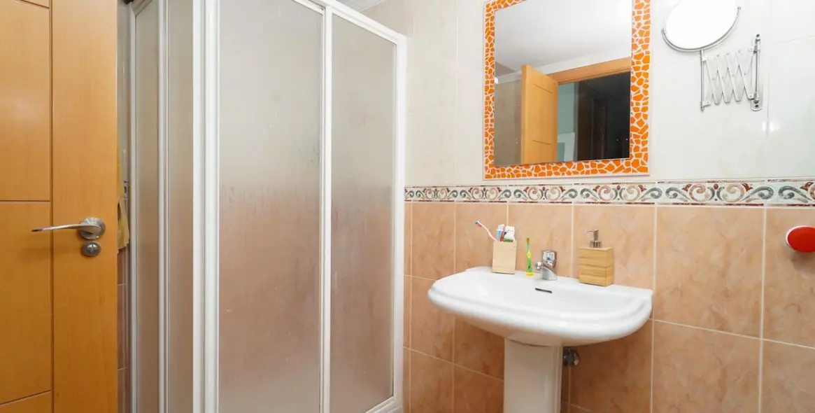 Sale of middle floor apartment in Málaga Centro 19