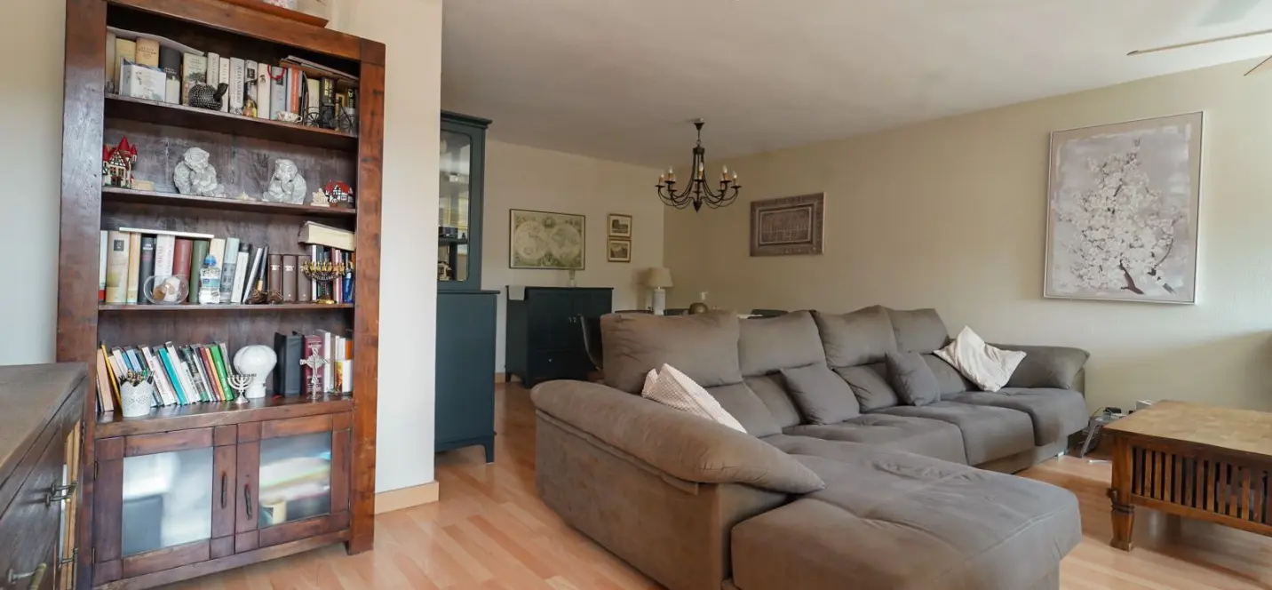 Sale of middle floor apartment in Málaga Centro 2