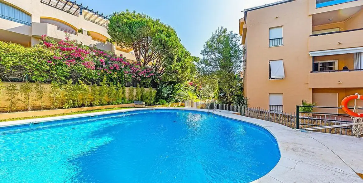 Продажа апартаментов на среднем этаже в Elviria 1