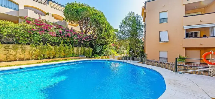 Продажа апартаментов на среднем этаже в Elviria 0