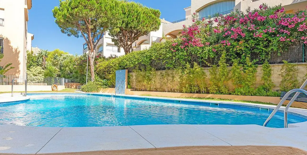 Продажа апартаментов на среднем этаже в Elviria 2