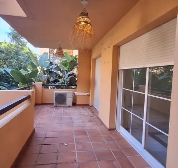 Продажа апартаментов на среднем этаже в Elviria