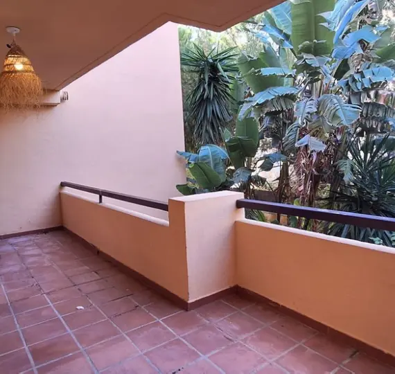 Продажа апартаментов на среднем этаже в Elviria