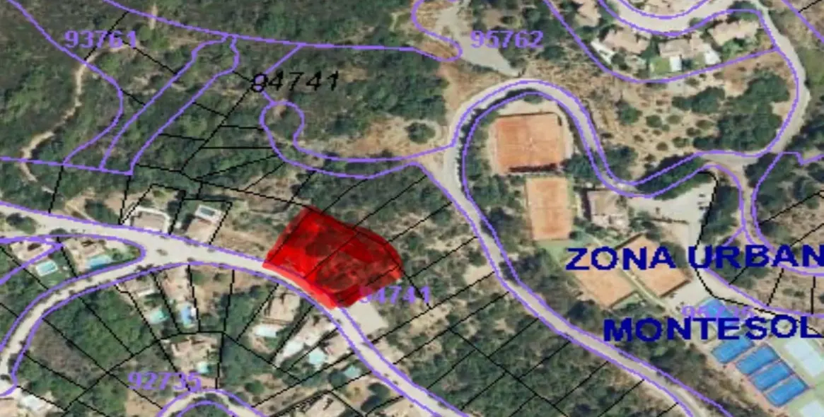 Продажа  жилого участка в Estepona 3