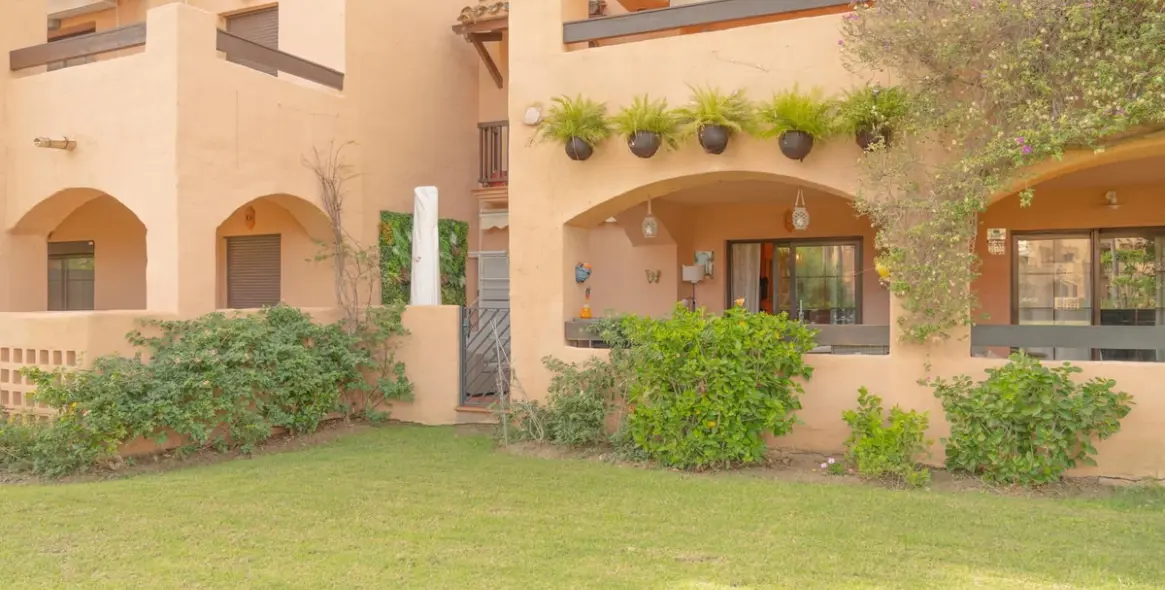 Sale of ground floor apartment in Hacienda del Sol 18