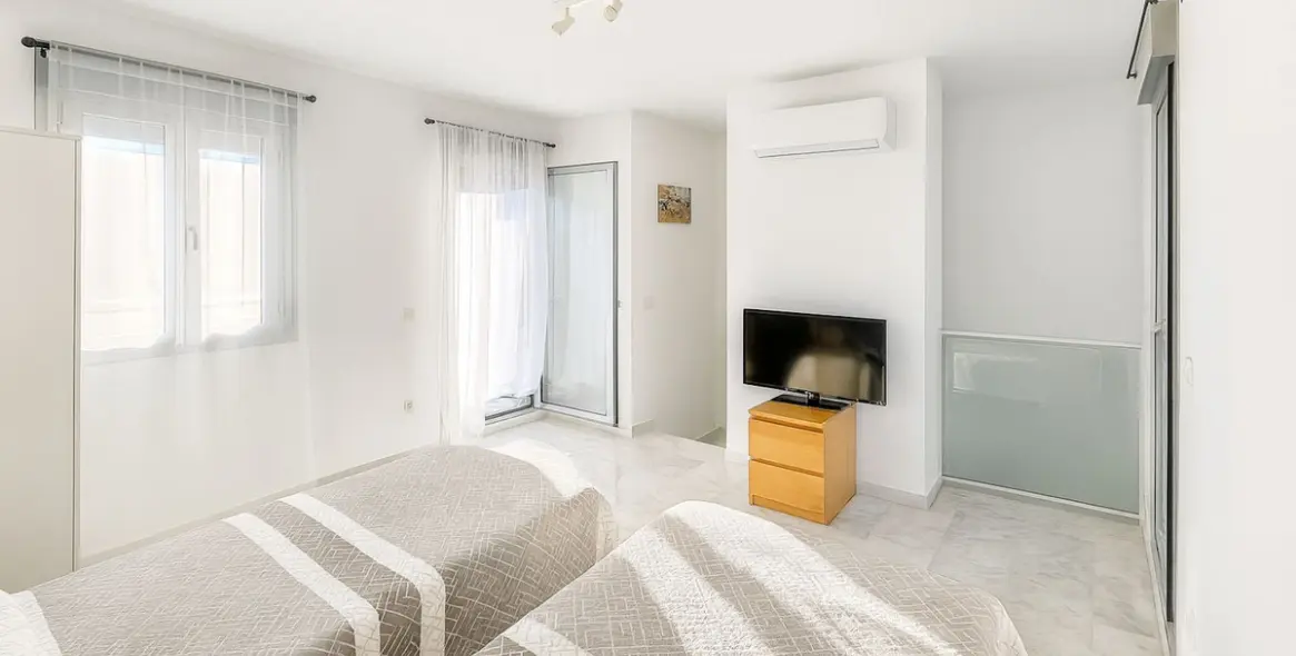 Продажа двухуровневых апартаментов в Riviera del Sol 22