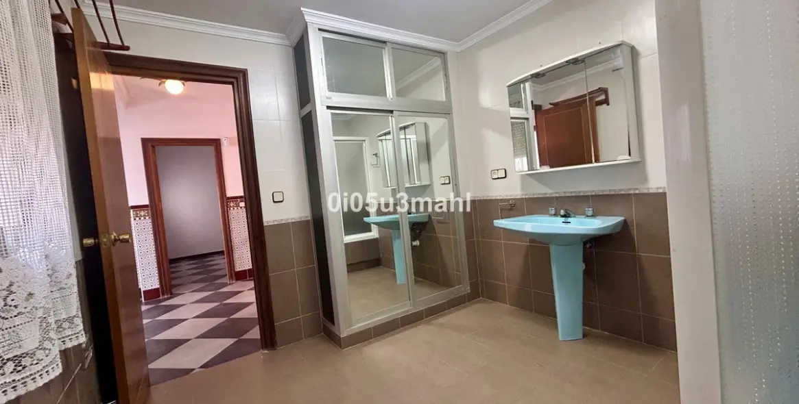 Sale of detached villa in Málaga 20