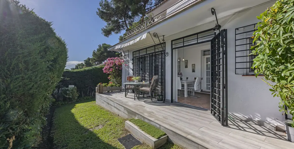 Sale of ground floor apartment in Nueva Andalucía 3