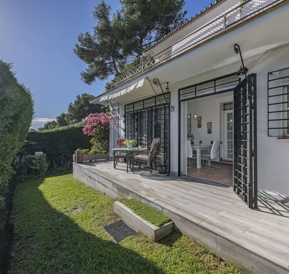 Sale of ground floor apartment in Nueva Andalucía