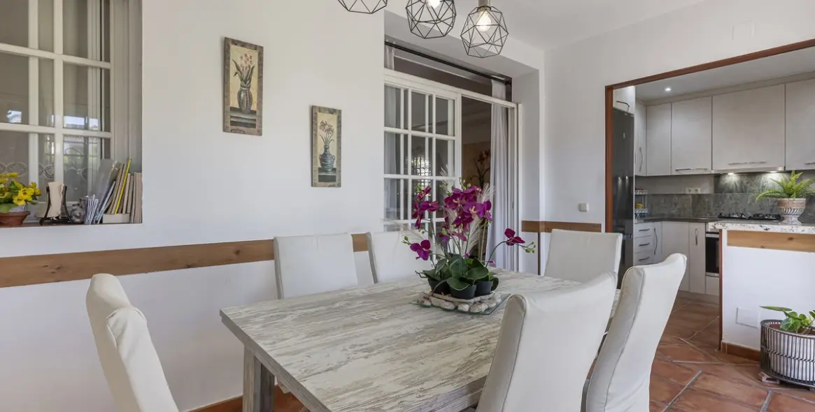 Sale of ground floor apartment in Nueva Andalucía 6