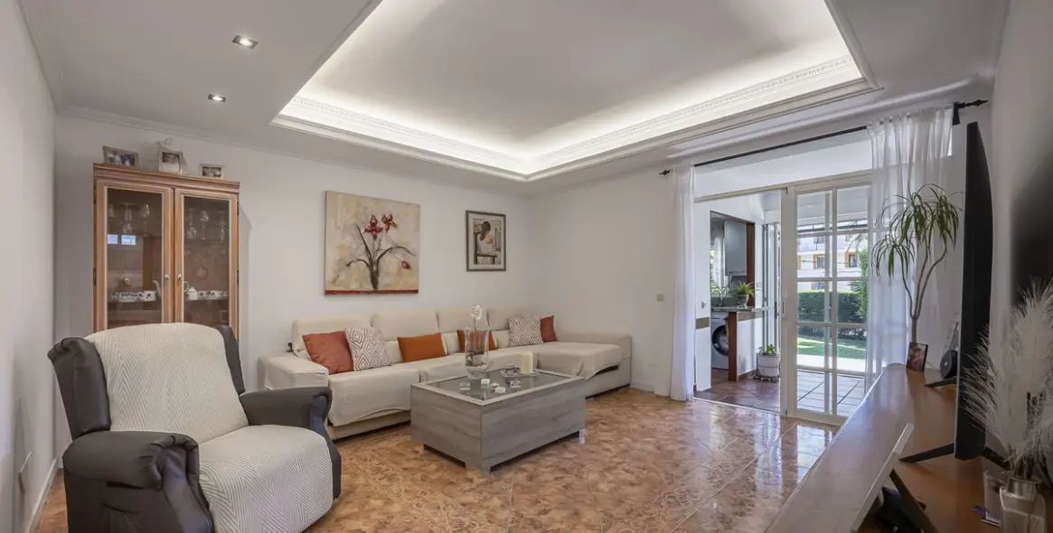 Sale of ground floor apartment in Nueva Andalucía 7
