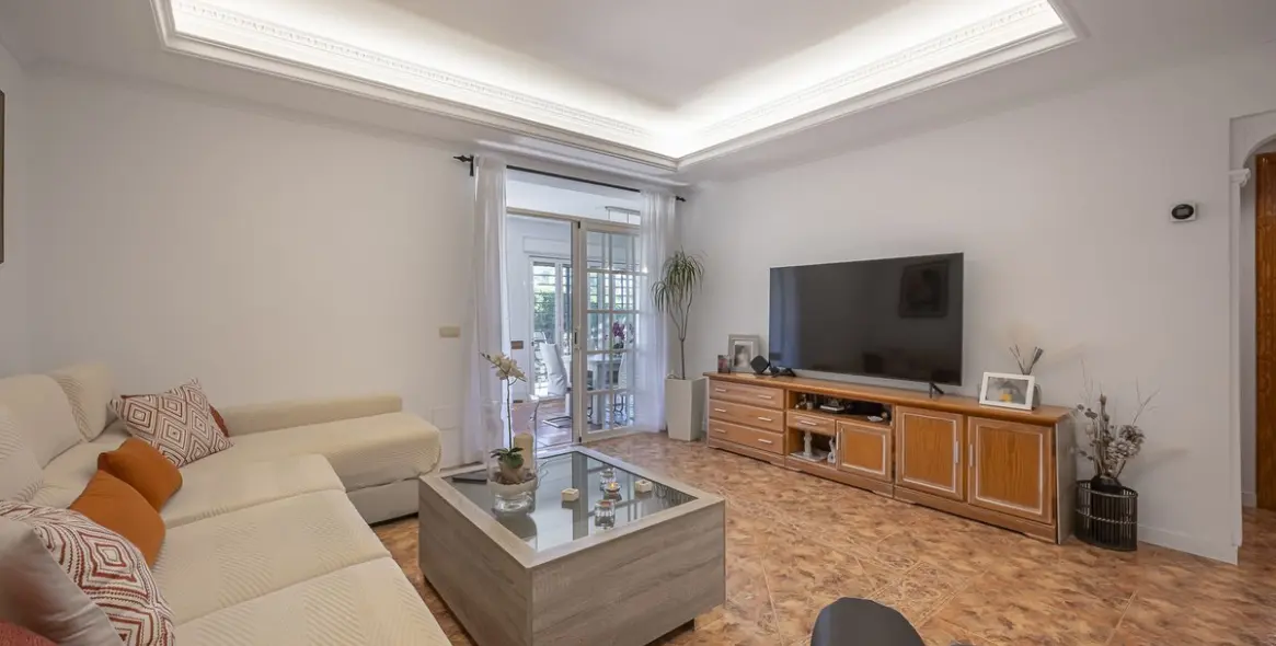 Sale of ground floor apartment in Nueva Andalucía 10