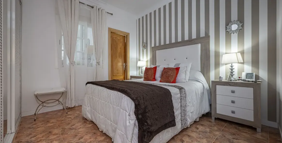 Sale of ground floor apartment in Nueva Andalucía 16