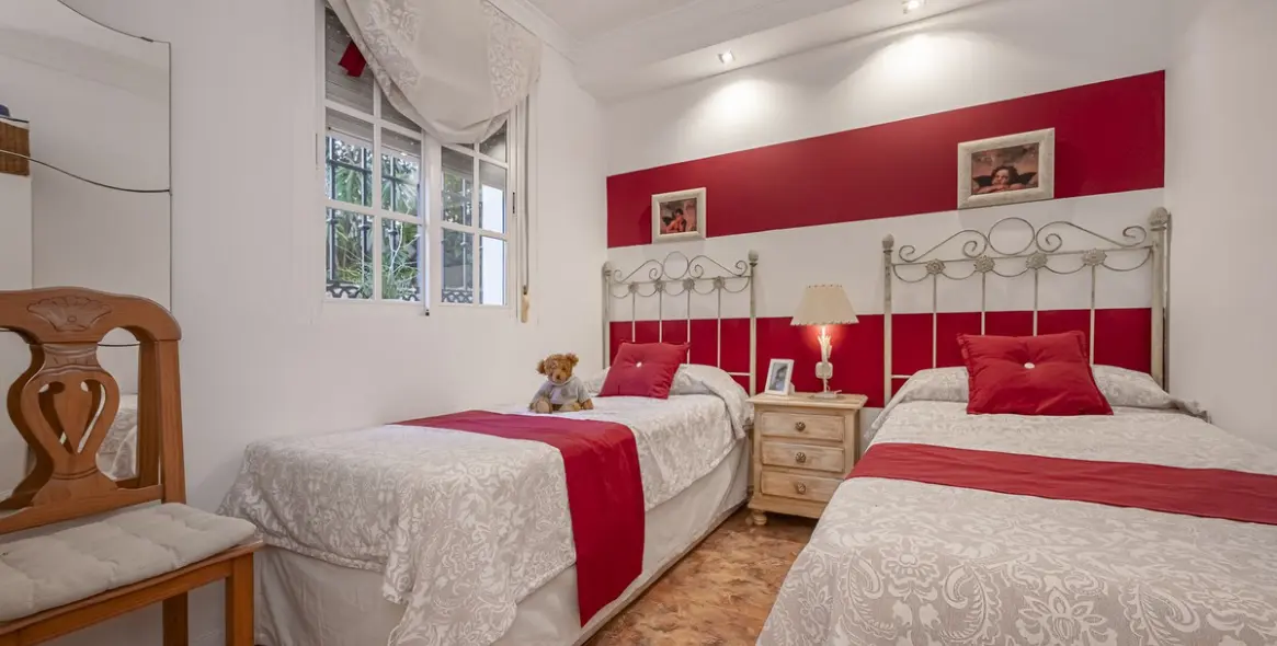 Sale of ground floor apartment in Nueva Andalucía 19