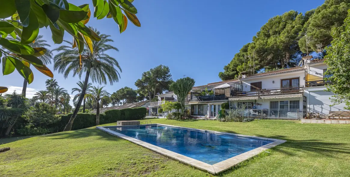 Sale of ground floor apartment in Nueva Andalucía 23