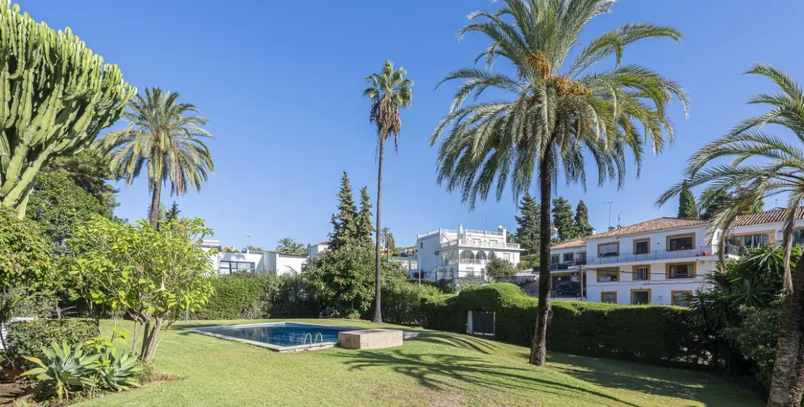 Sale of ground floor apartment in Nueva Andalucía 24