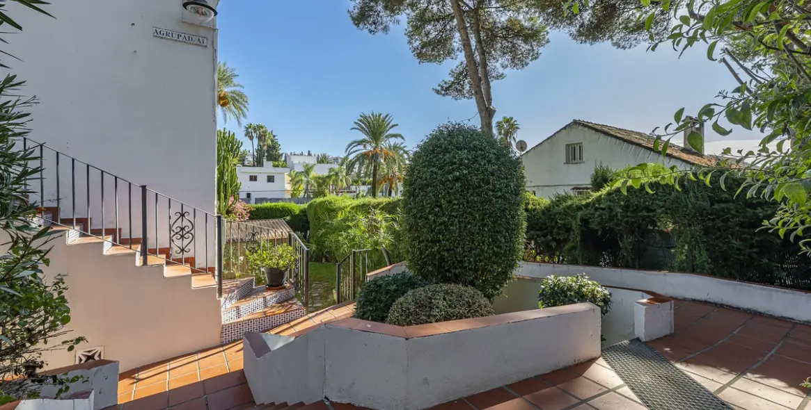 Sale of ground floor apartment in Nueva Andalucía 27