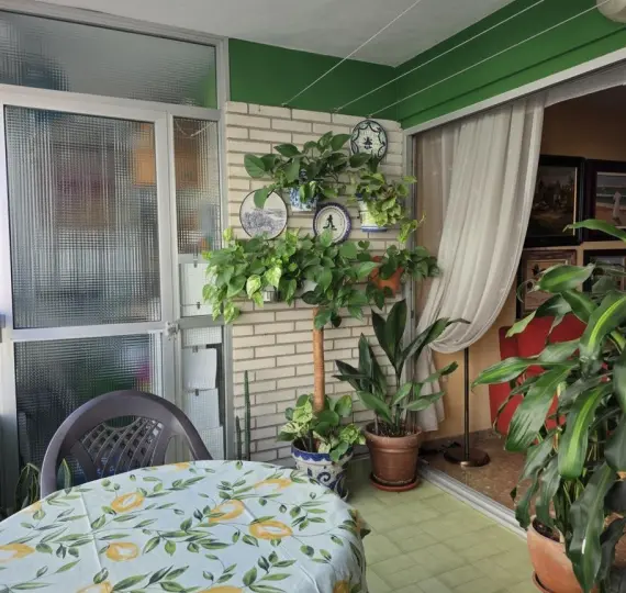 Sale of middle floor apartment in Málaga