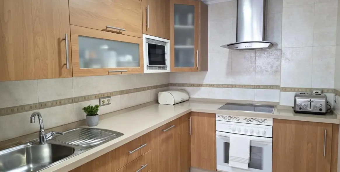 Sale of middle floor apartment in Málaga 2