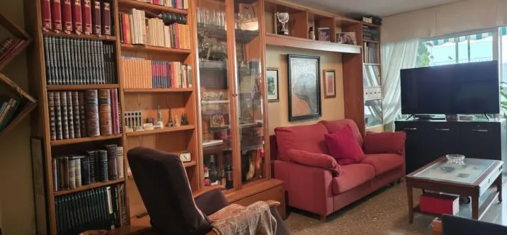 Sale of middle floor apartment in Málaga 2